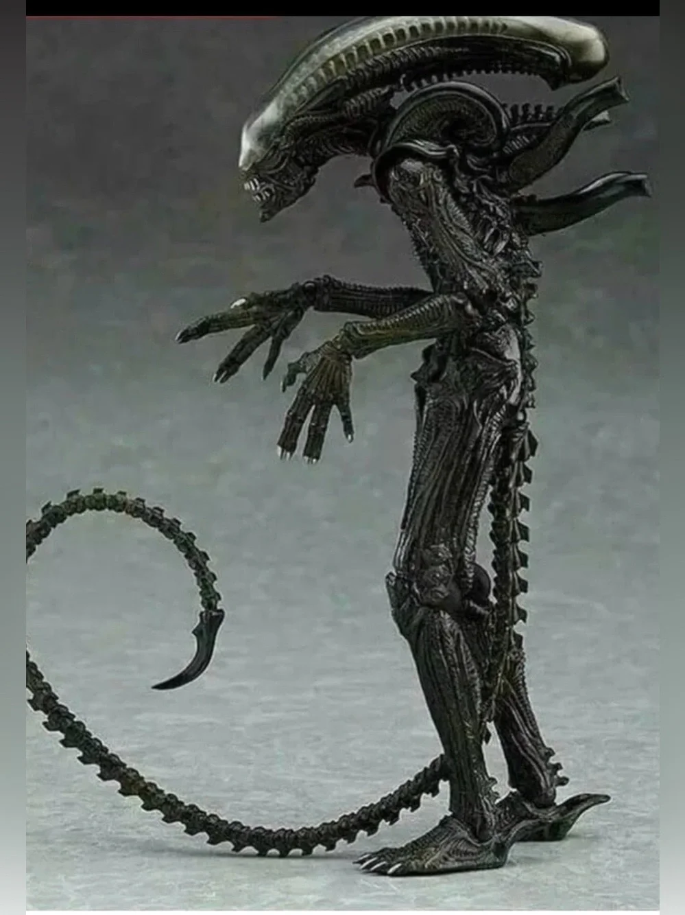 Articulated Alien Reptile Action Figure – Black